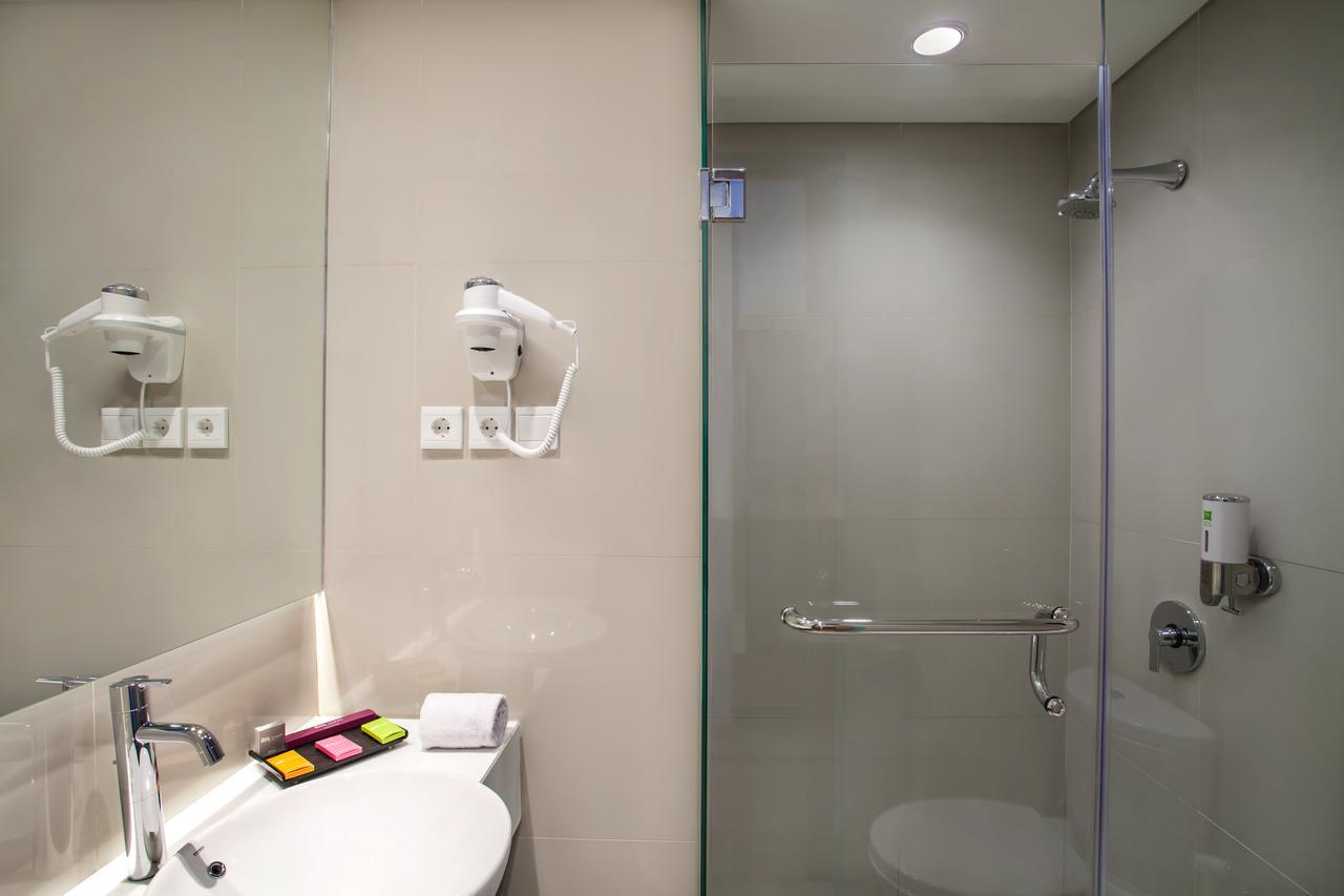 Ibis Styles Cikarang Hotel Bekasi Eksteriør billede